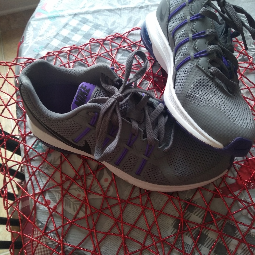 Nike Women's Tennis Shoes Size 6